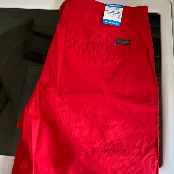 Men’s 34 red Columbia shorts - Picture 2 of 2